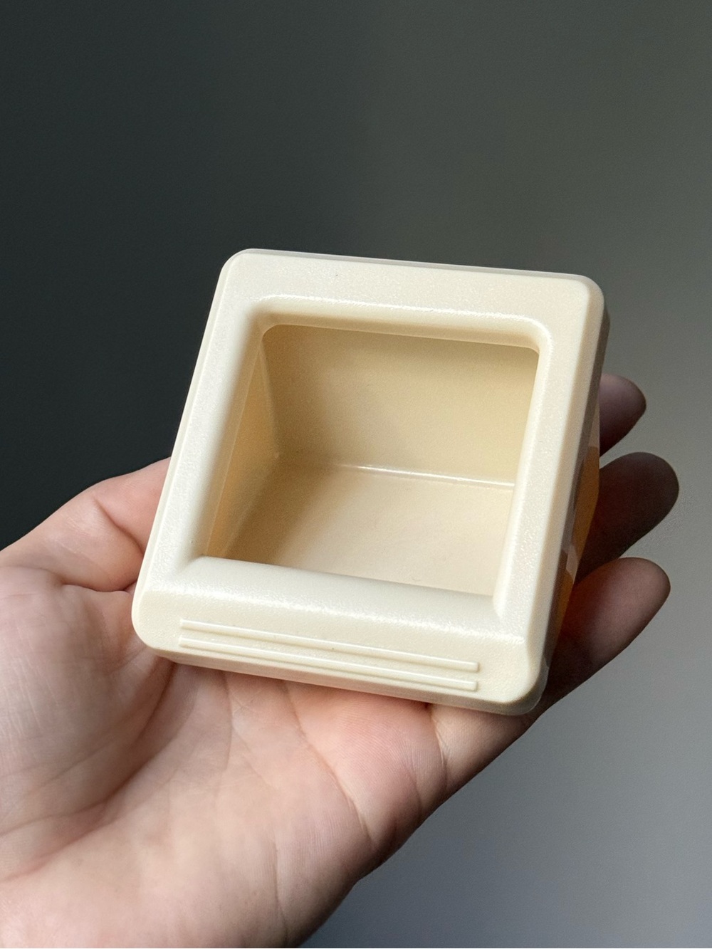 Vintage c1988 Cream Plastic Design-A-Space Magnetic Clip Holder by RUBBERMAID
